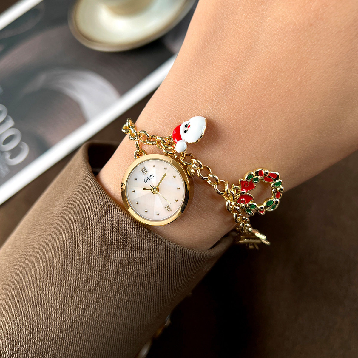 여성용 시계 크리스마스 다중 요소 펜던트 디자인 쿼츠  - Ladies Fashion Watch 리뷰 및 가격
